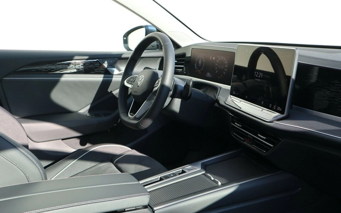 Volkswagen Passat cena 188190 przebieg: 8, rok produkcji 2024 z Olsztyn małe 301